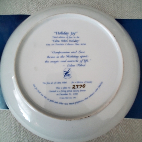 Vintage Edna Hibel Accents gold trimmed plate - Picture 4 of 4